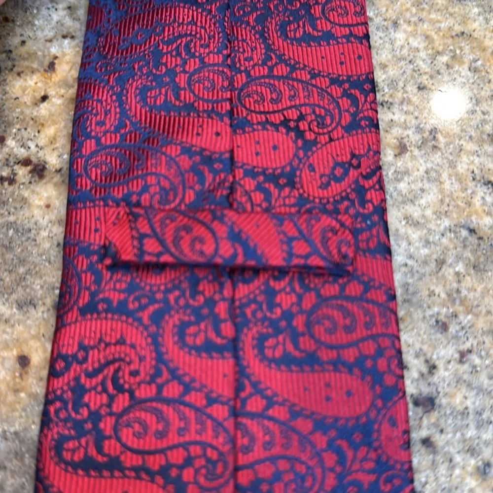 Hart Schaffner Marx Paisley‎ Men’s Tie